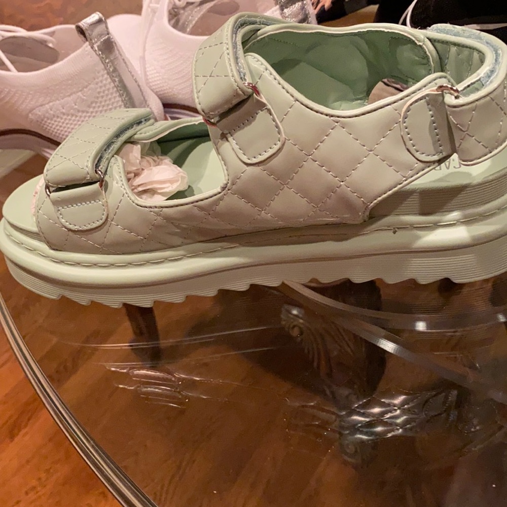 Boutique Cape Robbin sandals